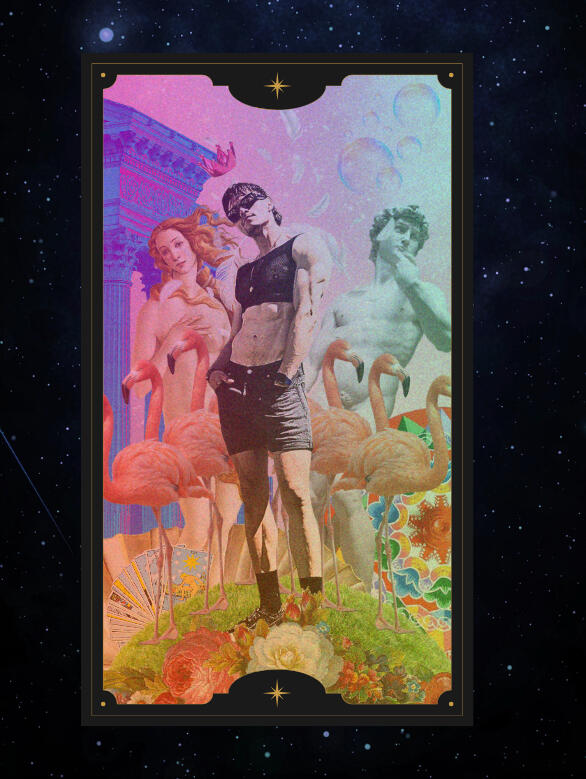 Carta del Tarot: La Revelación de Gio Collage surrealista de tarotista queer en atuendo negro rodeado de flamingos, estatuas clásicas, cartas del tarot y símbolos esotéricos sobre un fondo galáctico.